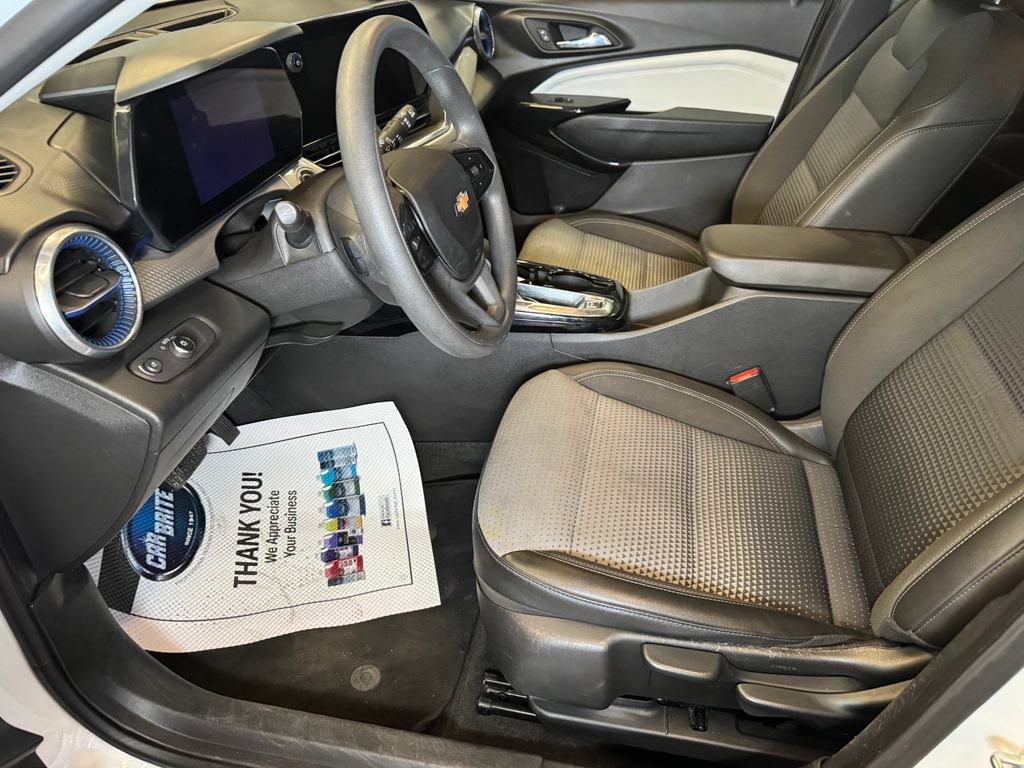 Used 2025 Chevrolet Trax LT FWD image 20