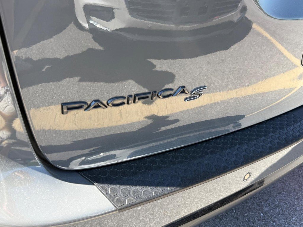 Used 2020 Chrysler Pacifica Limited w/ Advanced Safetytec Group image 10