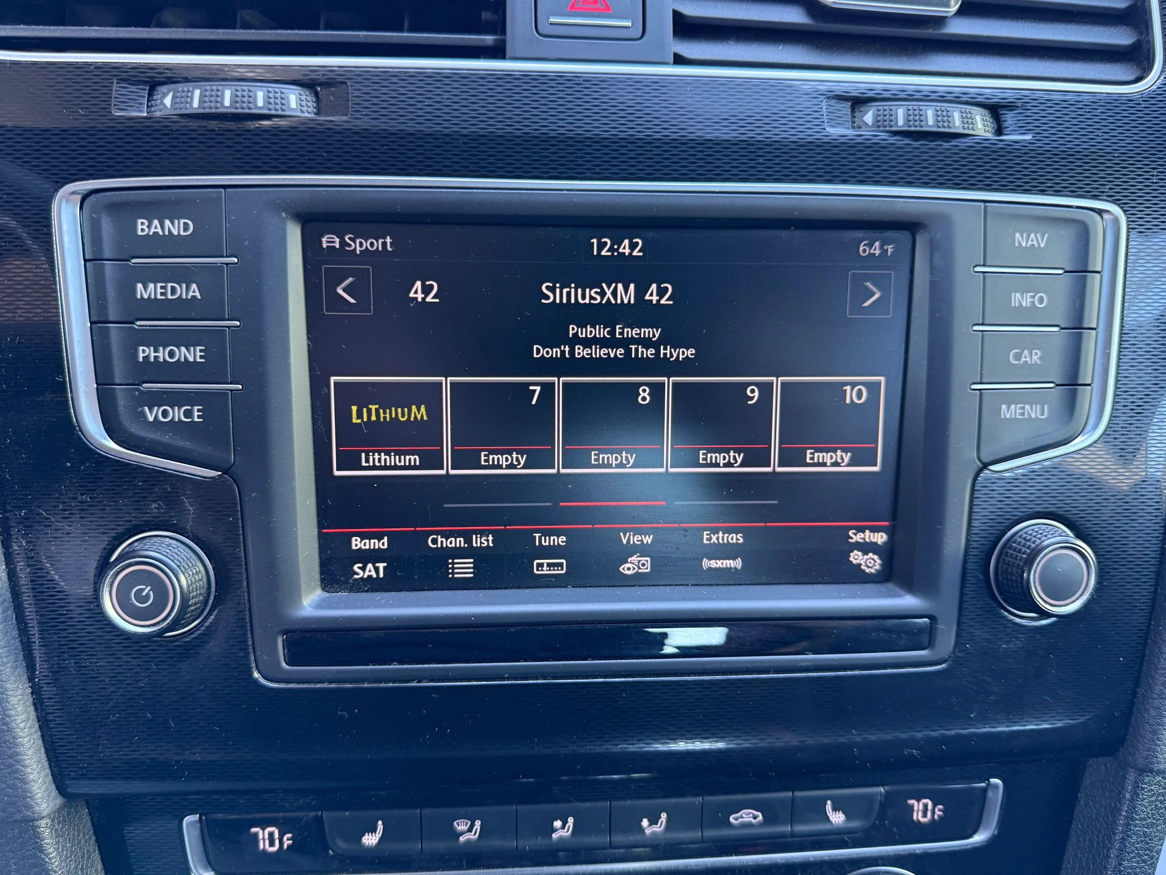 Used 2017 Volkswagen GTI SE image 28