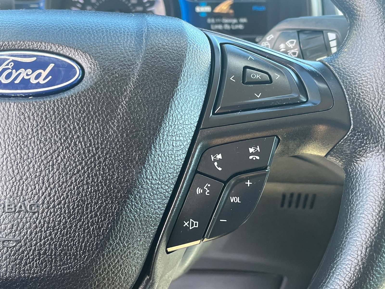 Certified 2024 Ford Edge SE w/ Black Appearance Package image 15