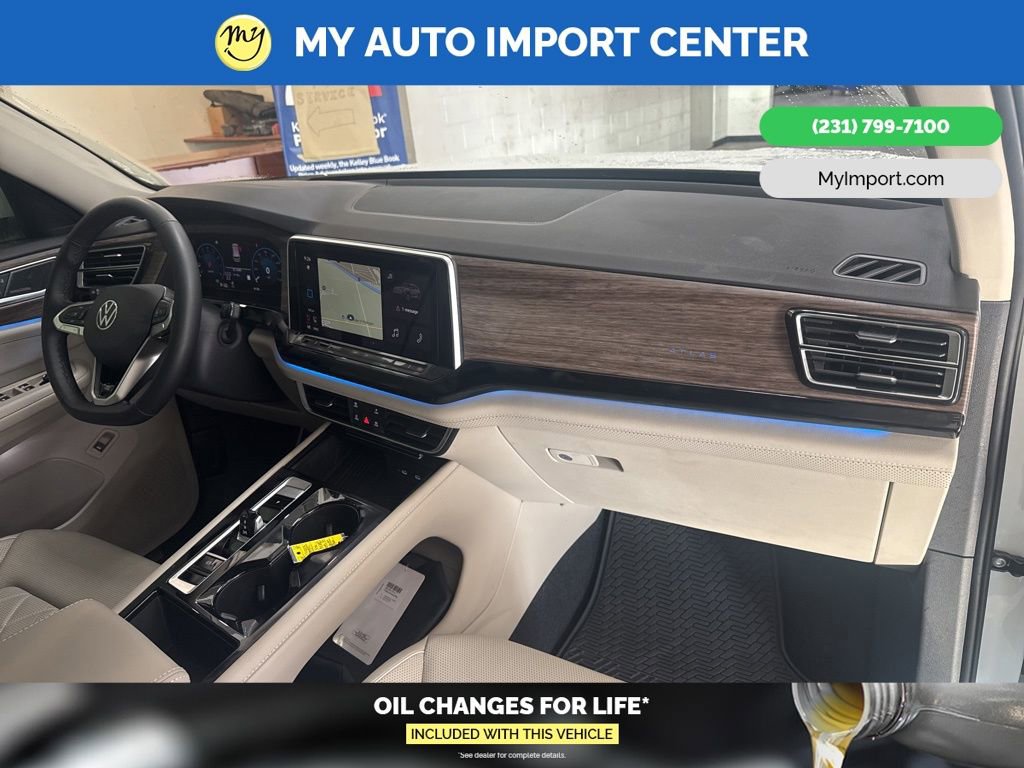 Used 2025 Volkswagen Atlas SEL Premium R-Line image 32