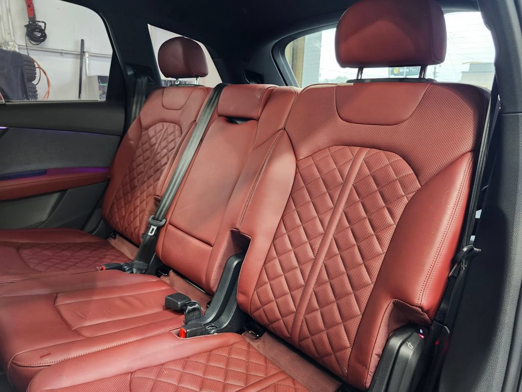 Used 2025 Audi SQ7 Prestige w/ Prestige Package AWD/4WD image 7