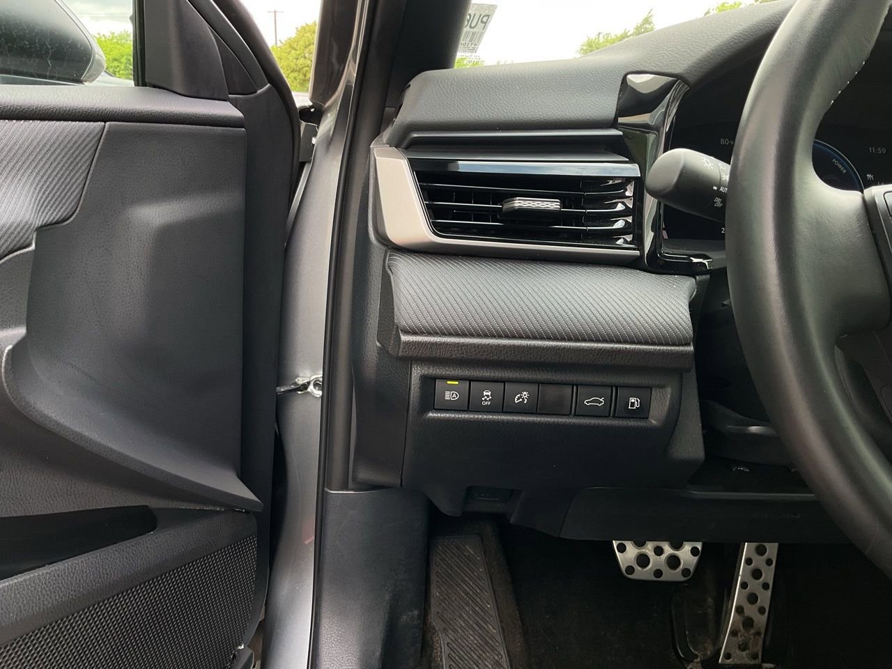 Used 2025 Toyota Camry SE image 25