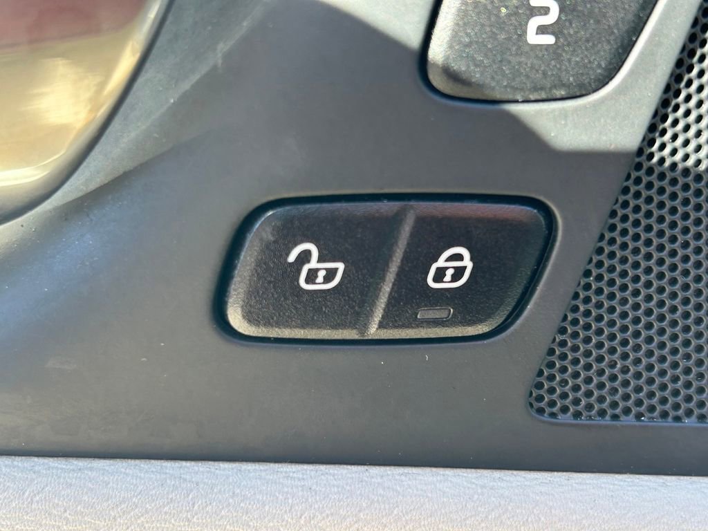 Used 2023 Volvo XC60 B5 Plus w/ Climate Package image 25