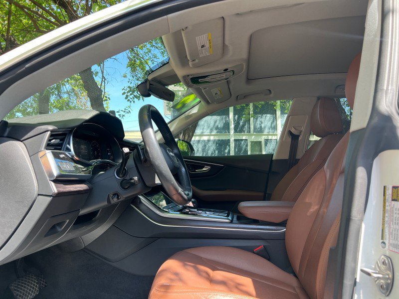 Used 2019 Audi Q8 Premium Plus w/ Premium Plus AWD/4WD image 18