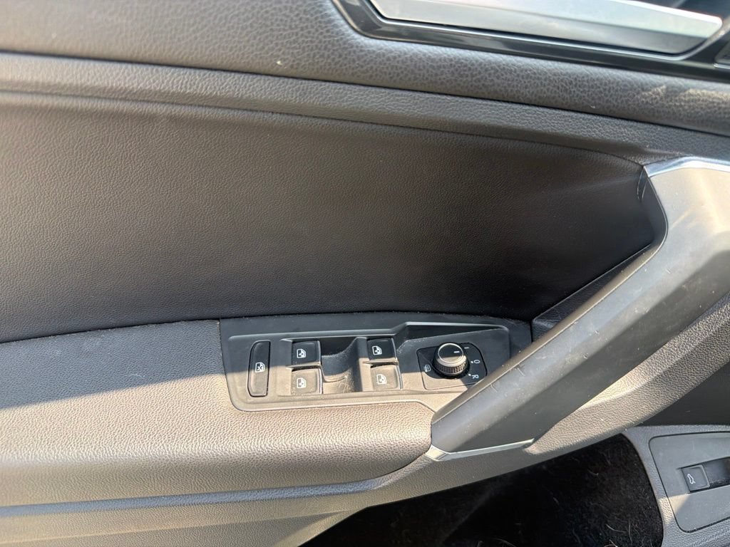 Used 2018 Volkswagen Tiguan SE AWD/4WD image 17
