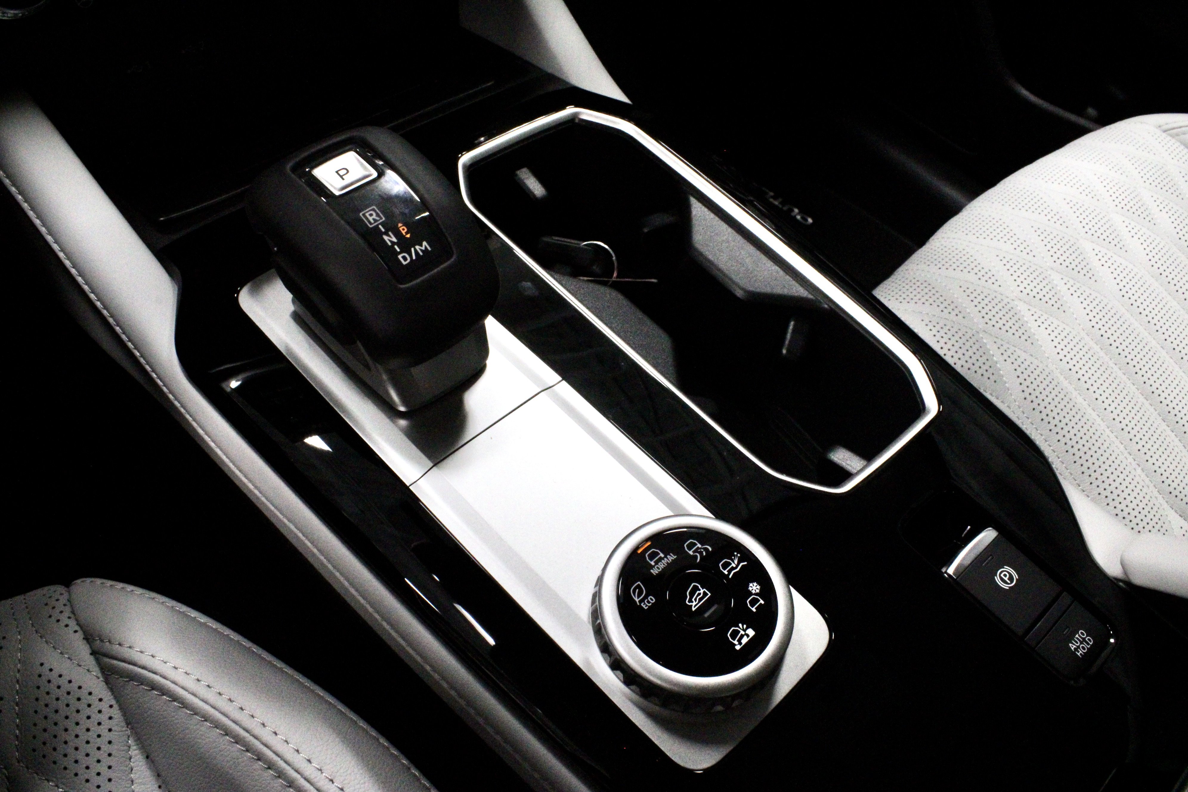 New 2025 Mitsubishi Outlander AWD image 27