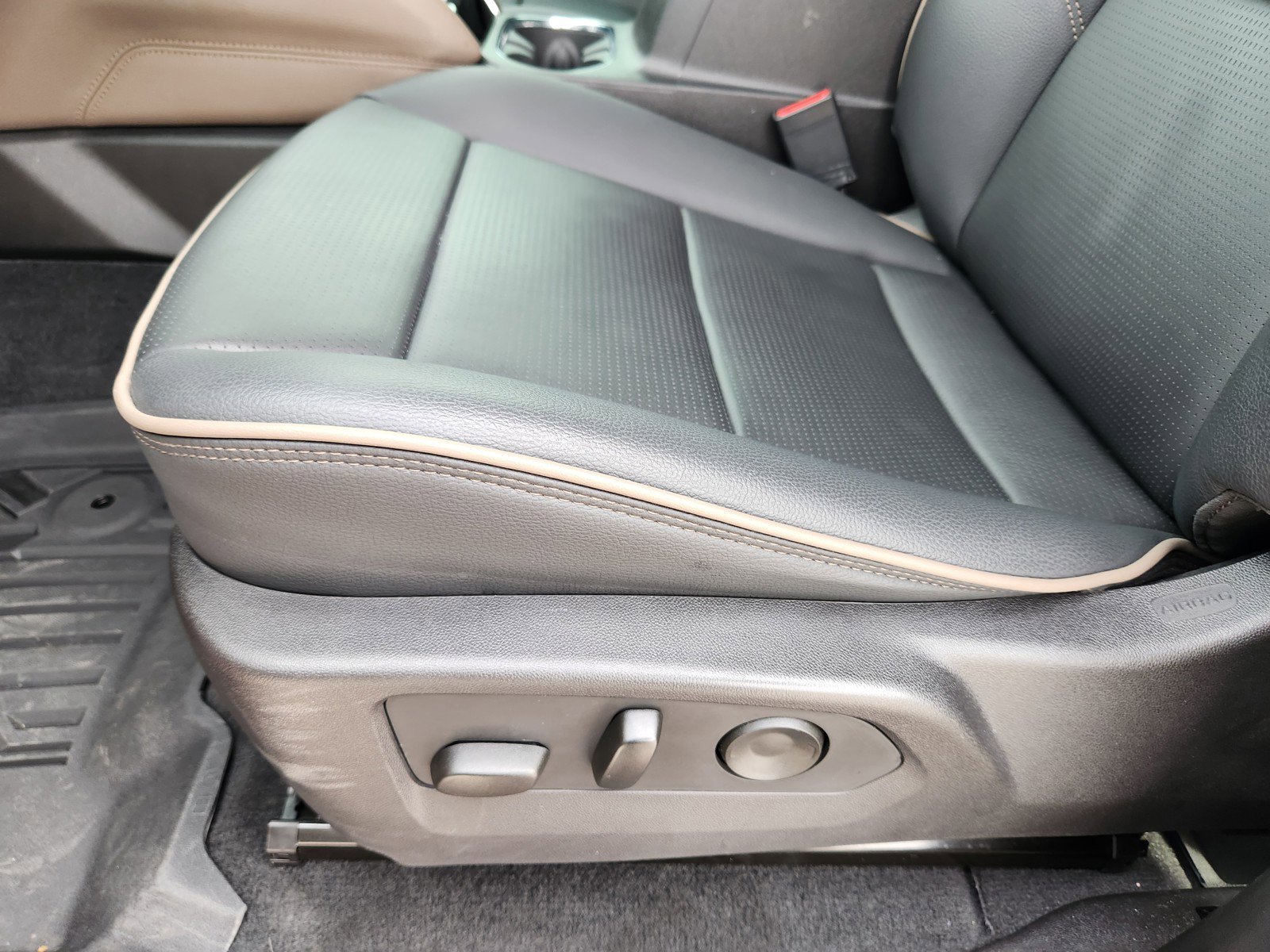 Certified 2025 GMC Canyon Denali image 21