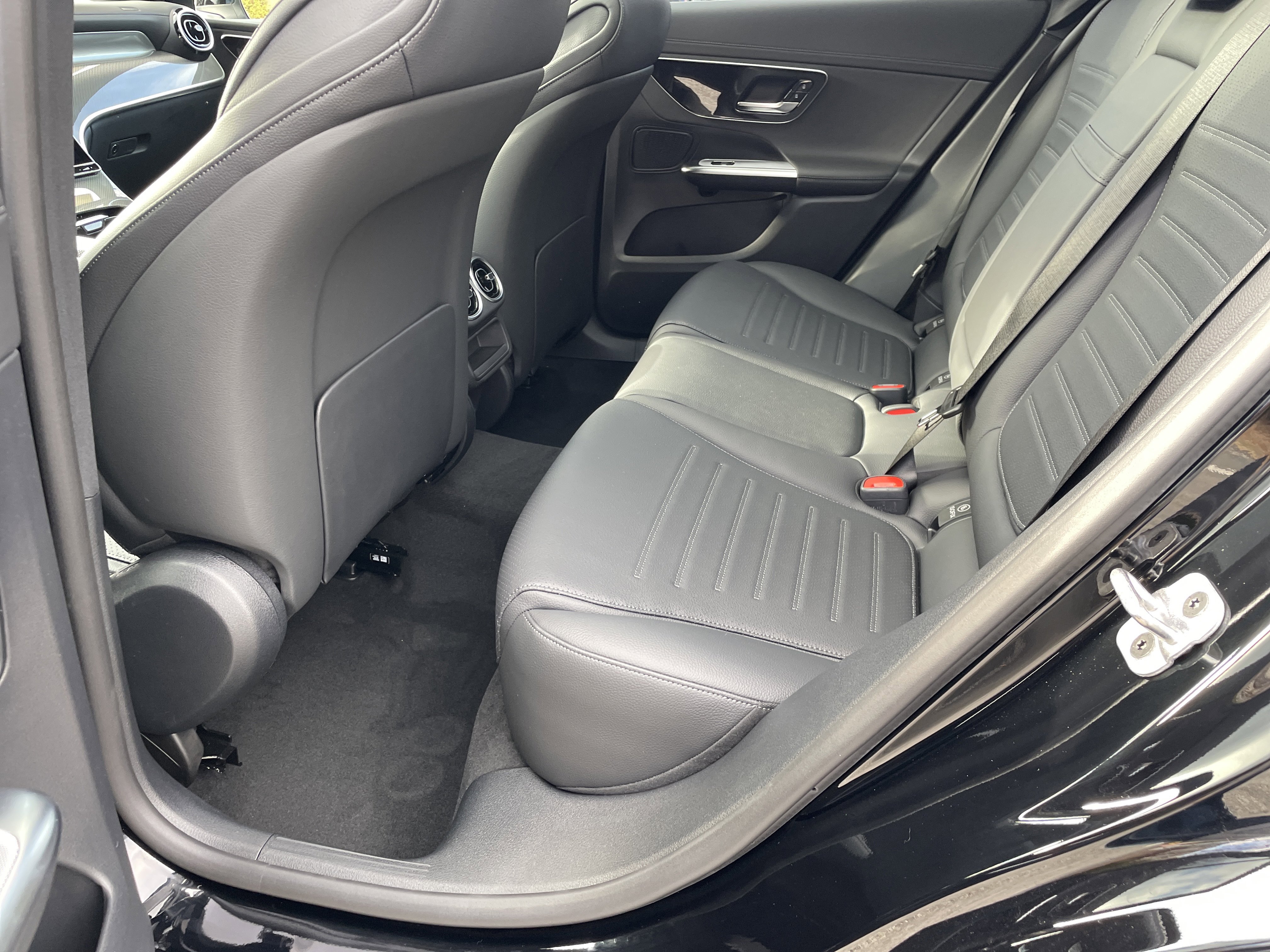 New 2026 Mercedes-Benz GLC 300 image 36