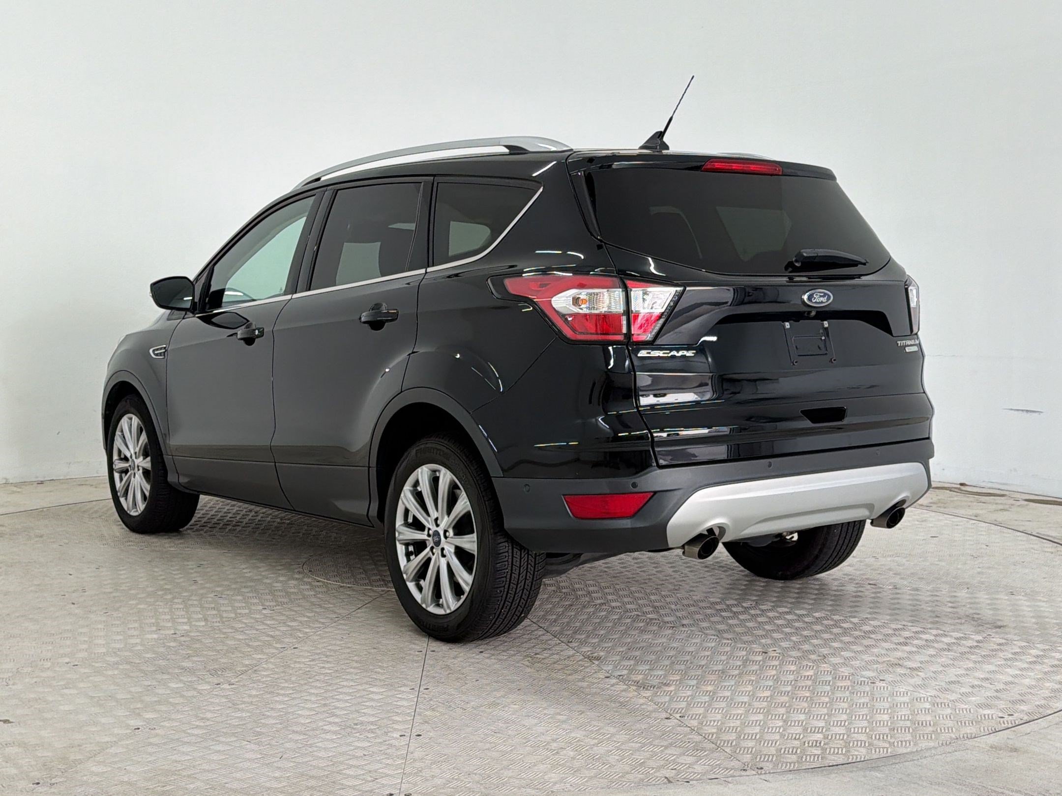 Used 2018 Ford Escape Titanium w/ Ford Safe & Smart Package FWD image 3