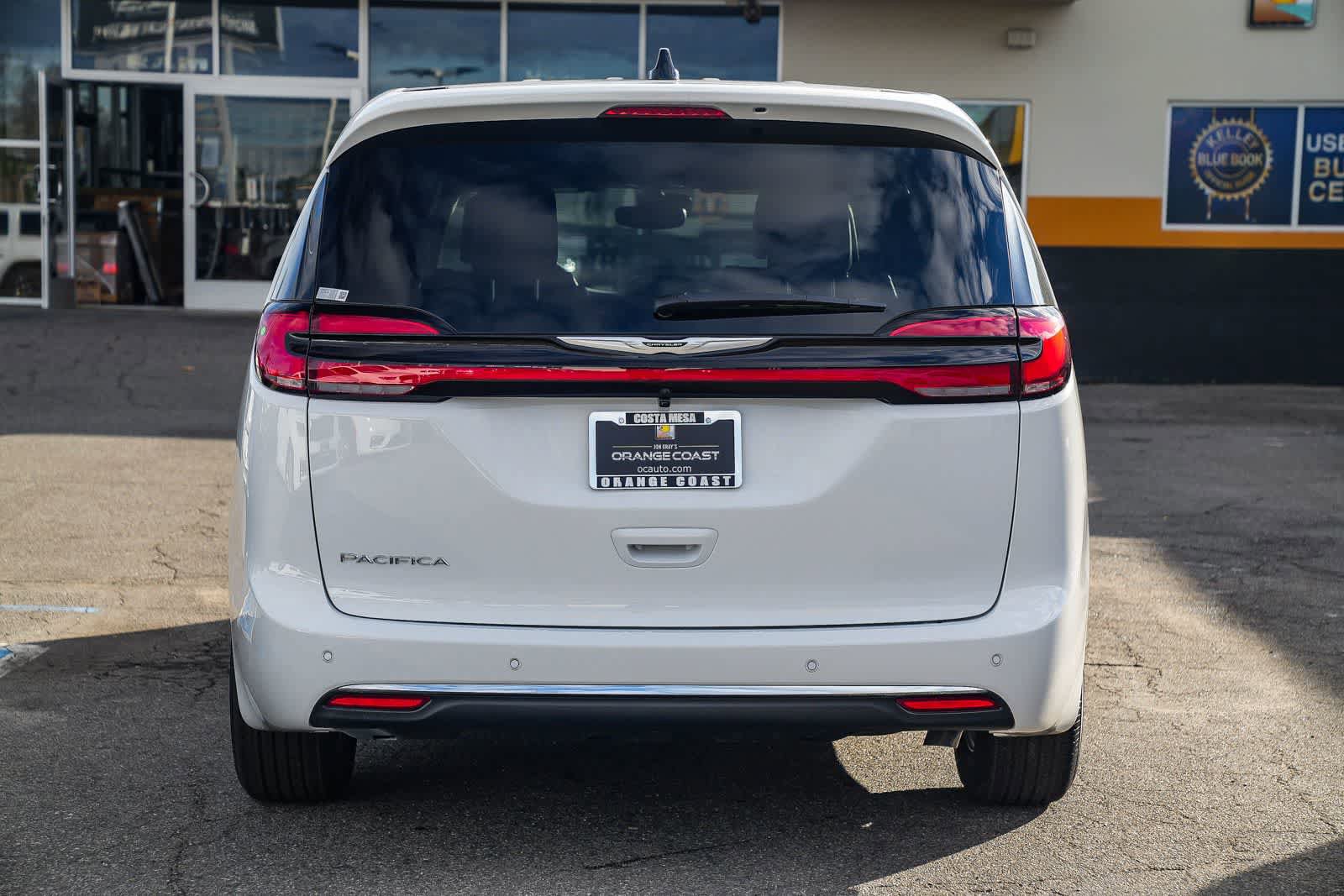 New 2026 Chrysler Pacifica Select FWD image 5