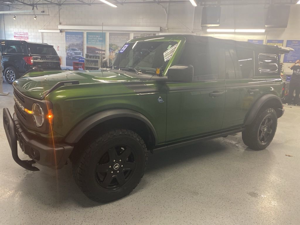 Used 2022 Ford Bronco Black Diamond image 3