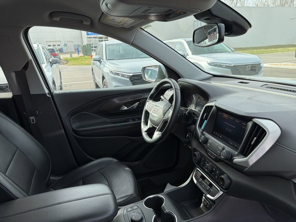 Used 2024 GMC Terrain SLT image 13