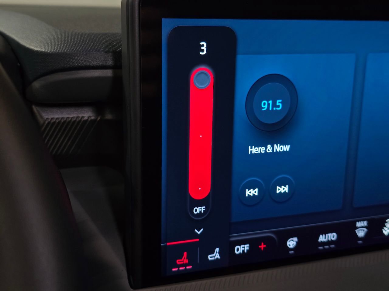 New 2025 Ford Maverick XLT w/ XLT Luxury Package image 26