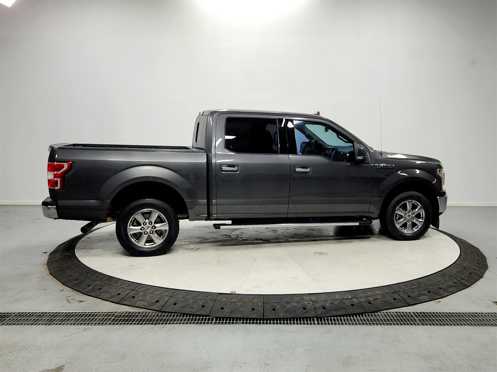 Used 2018 Ford F150 XLT w/ Equipment Group 302A Luxury image 8