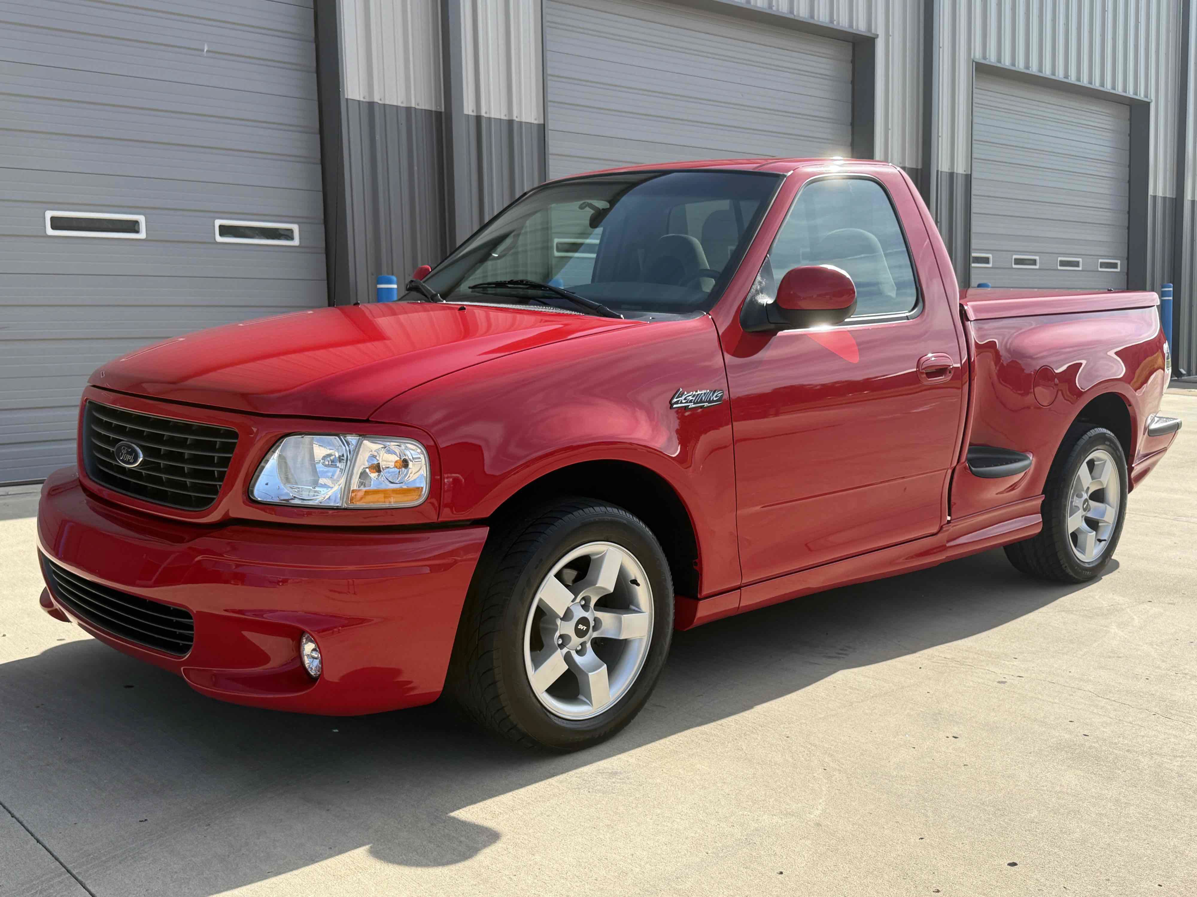 Used 2001 Ford F150 Lightning RWD image 11