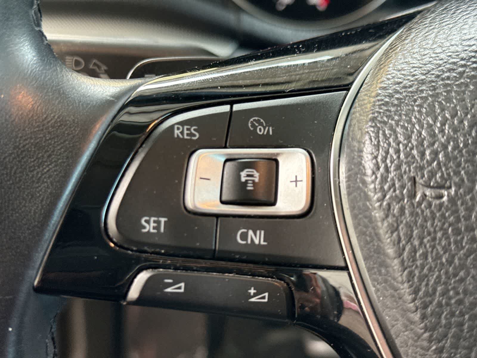 Used 2018 Volkswagen Passat 2.0T R-Line FWD image 29