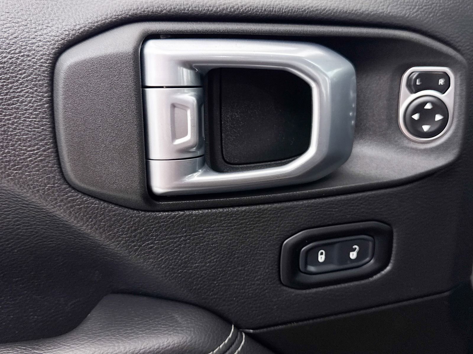 Used 2022 Jeep Wrangler Unlimited Sahara image 27