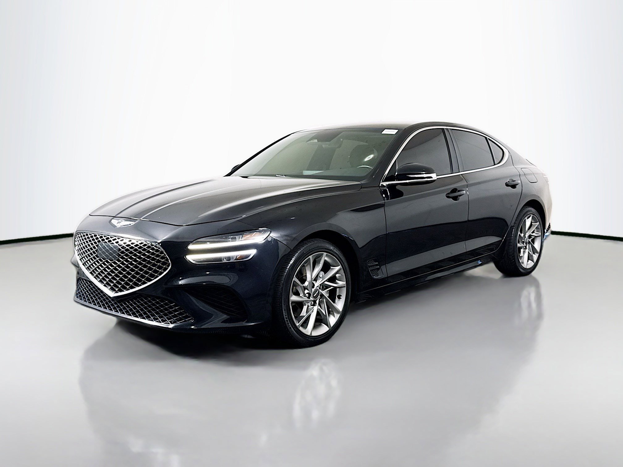 Used 2022 Genesis G70 2.0T RWD image 4