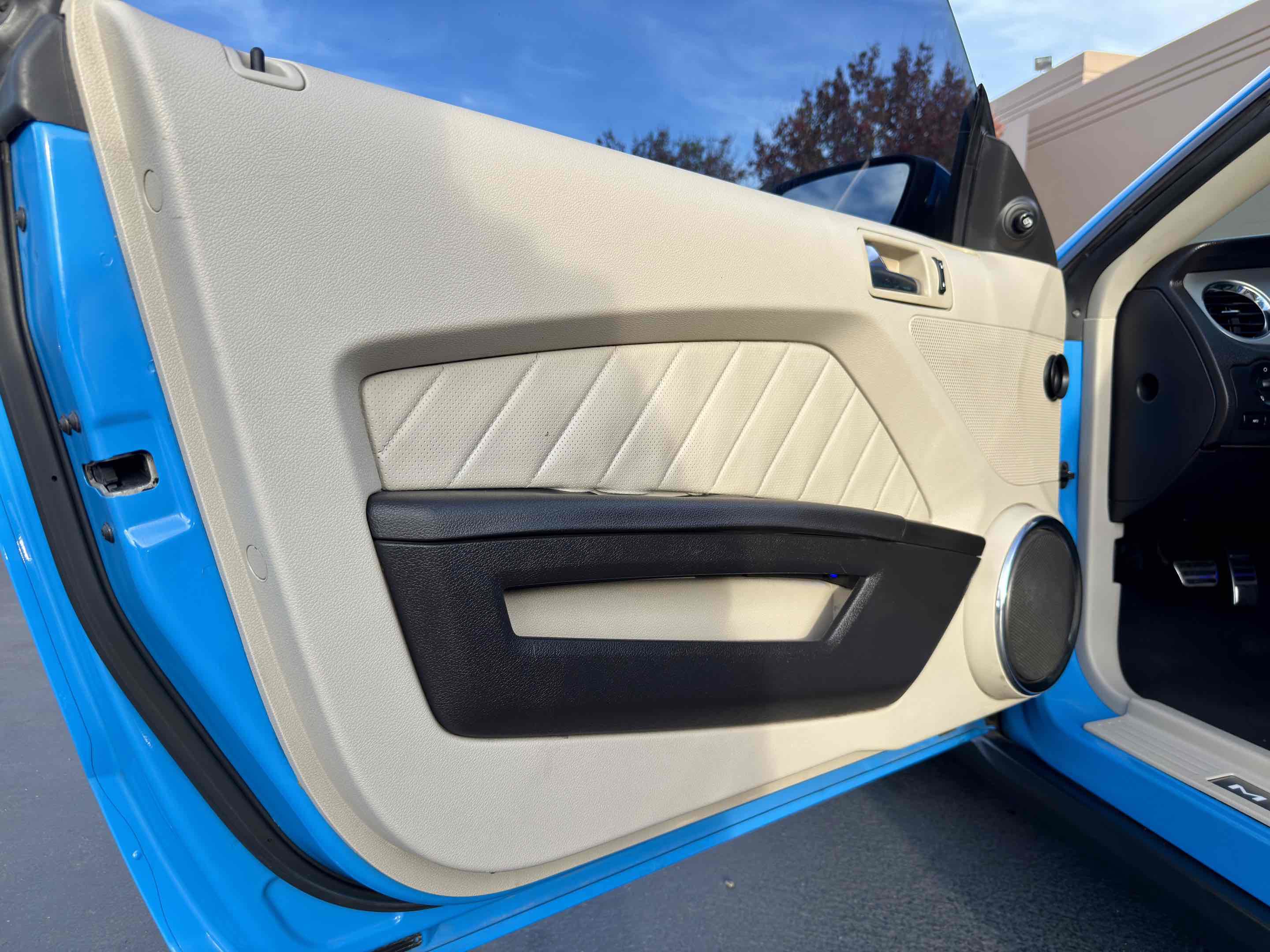 Used 2010 Ford Mustang Premium image 21