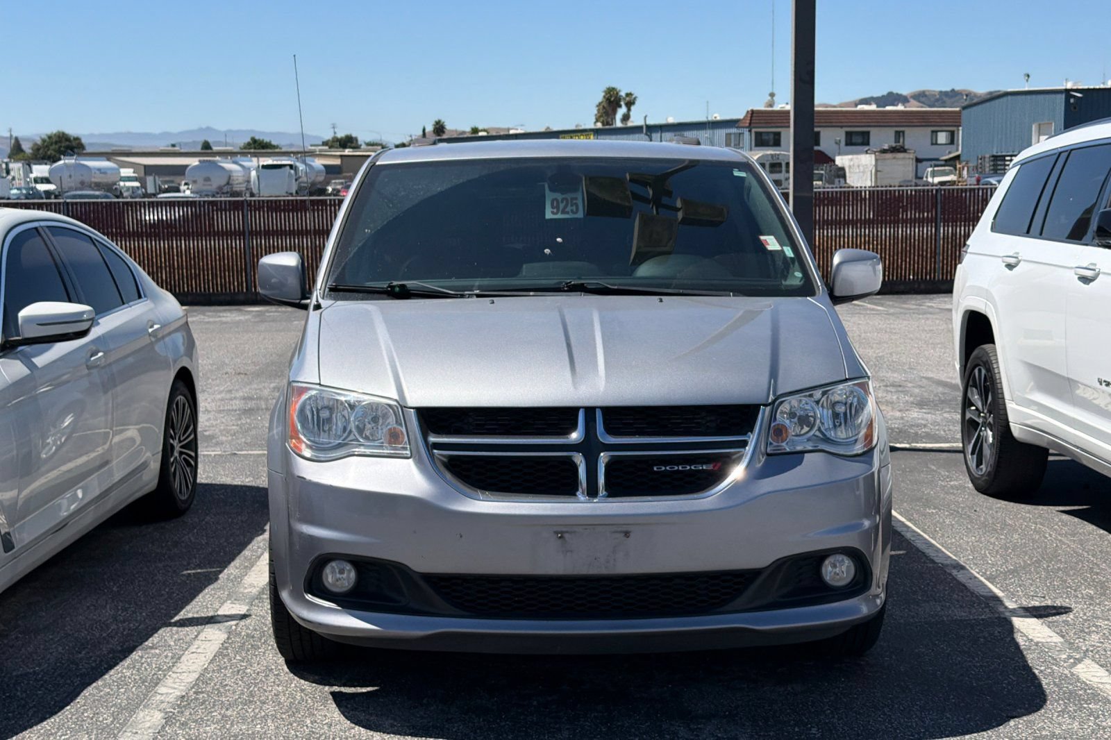 Used 2019 Dodge Grand Caravan SXT FWD image 3