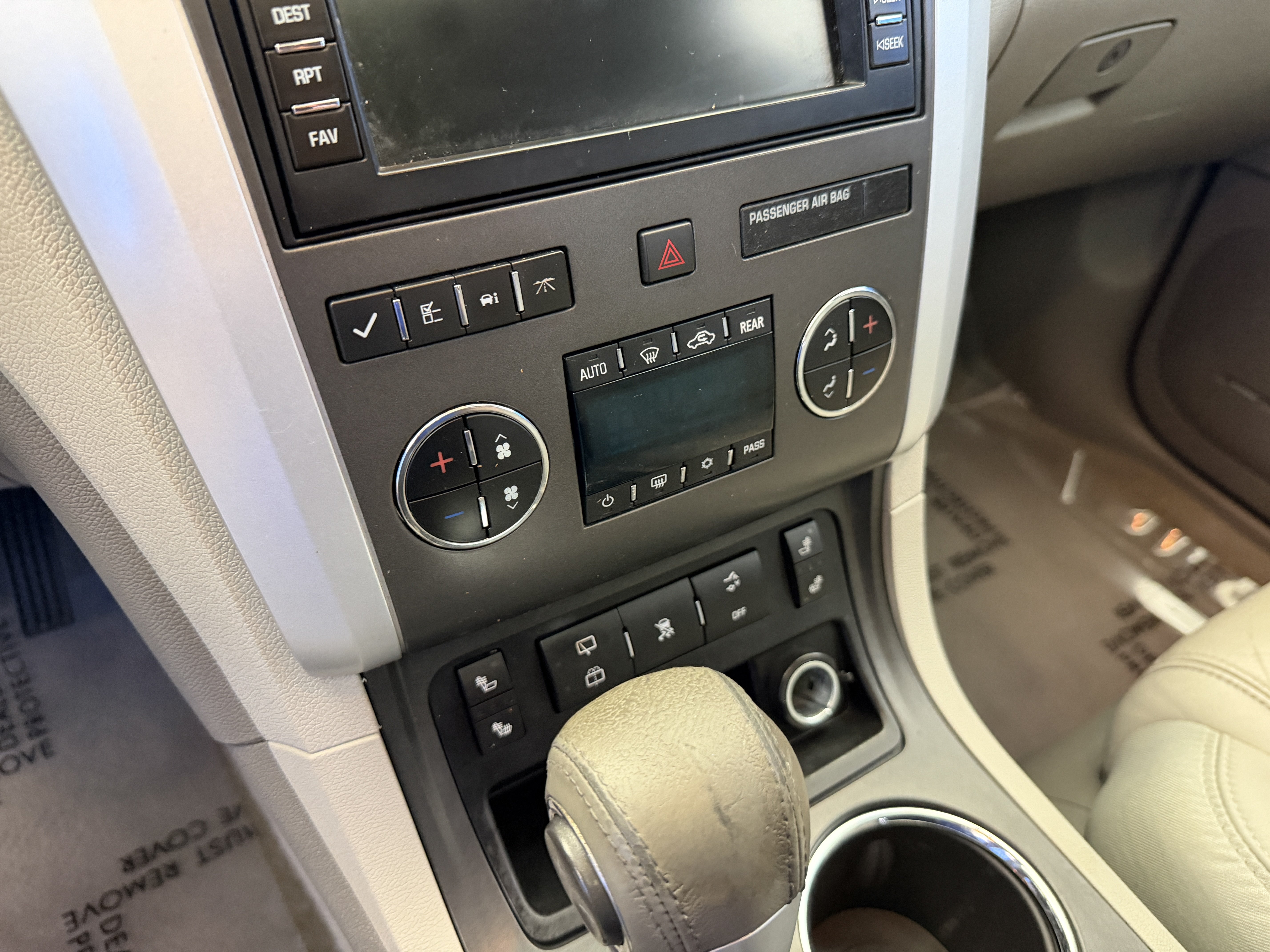Used 2011 Chevrolet Traverse LT w/ Personal Connectivity Package AWD/4WD image 24