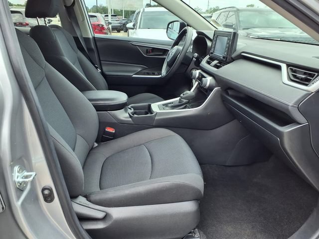 Used 2021 Toyota RAV4 LE FWD image 19