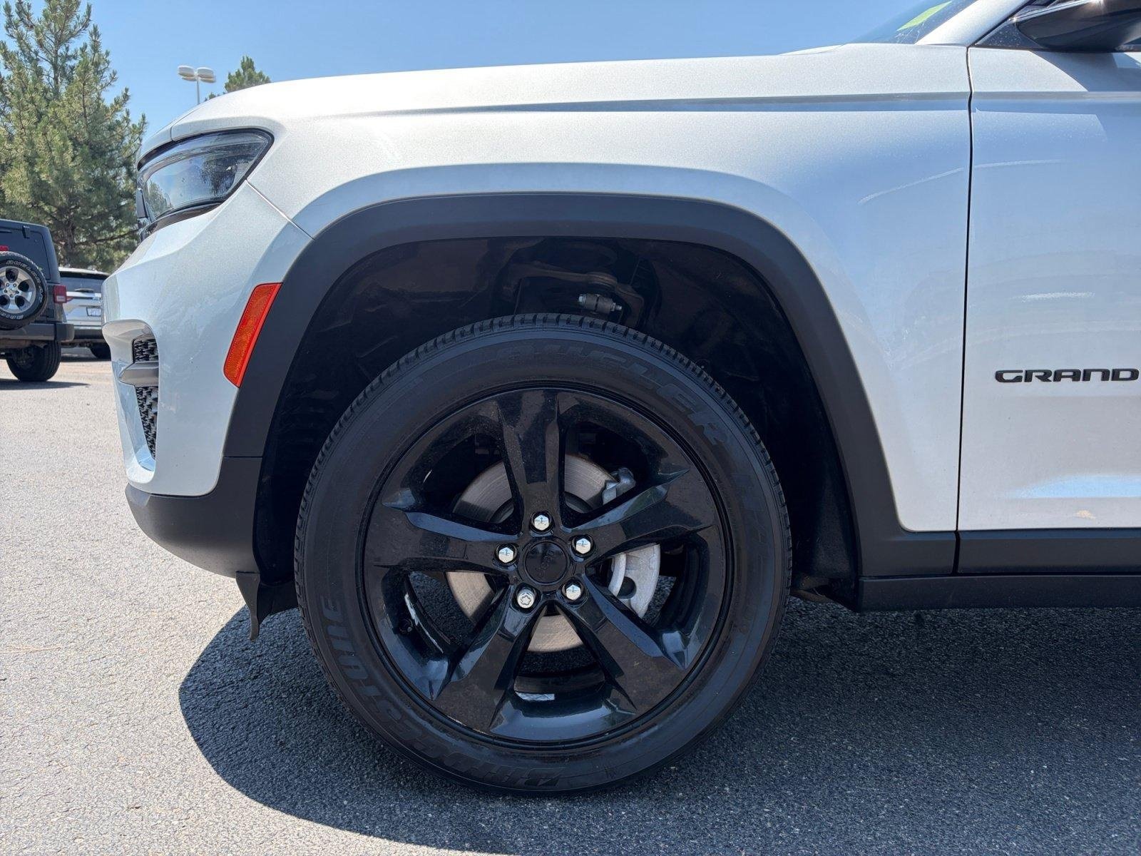 Used 2022 Jeep Grand Cherokee Altitude AWD/4WD image 10