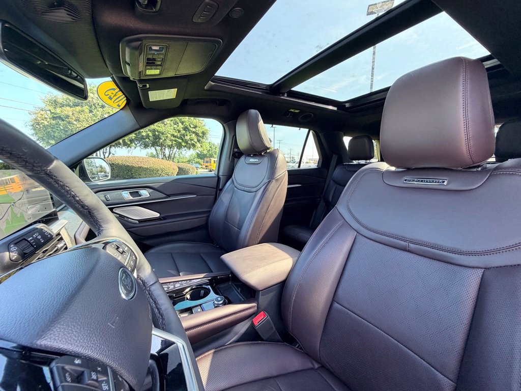 Certified 2025 Ford Explorer Platinum RWD image 29