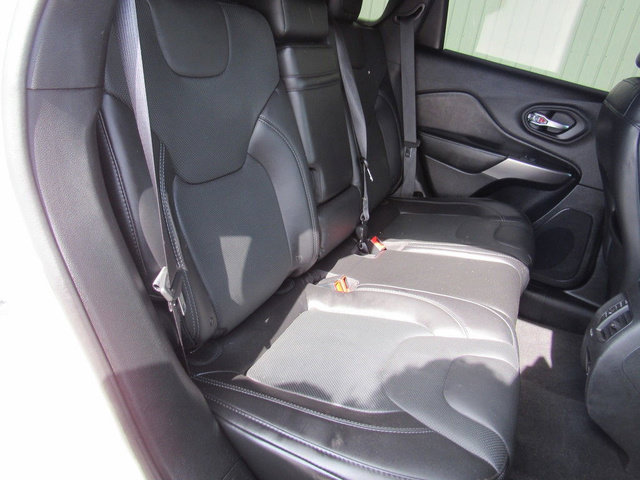 Used 2019 Jeep Cherokee High Altitude AWD/4WD image 17
