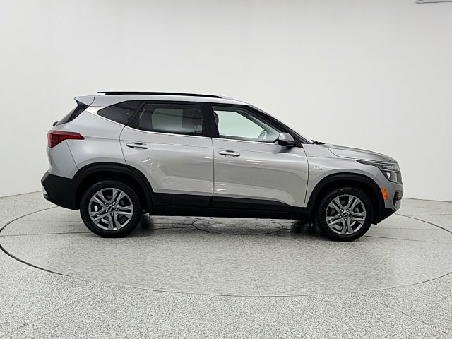 Used 2023 Kia Seltos S AWD/4WD image 4