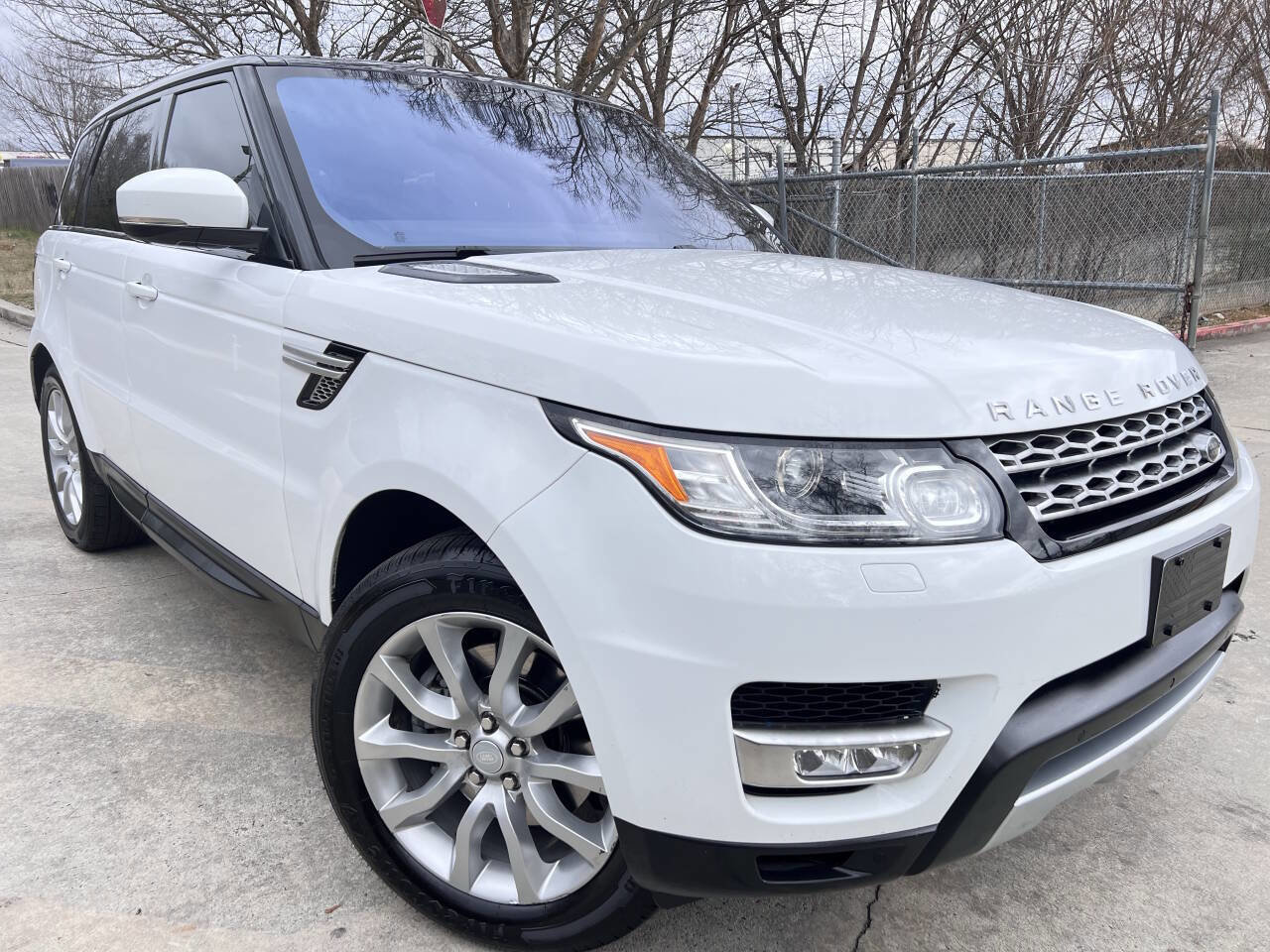 Used 2017 Land Rover Range Rover Sport HSE image 2