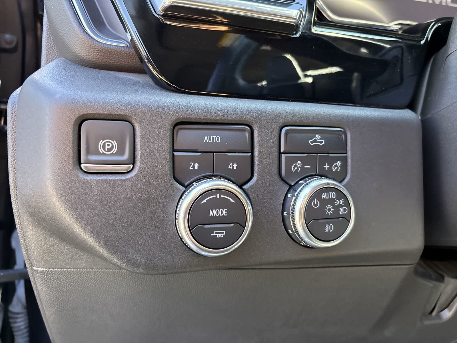 Used 2024 GMC Sierra 1500 Elevation w/ Preferred Package AWD/4WD image 10