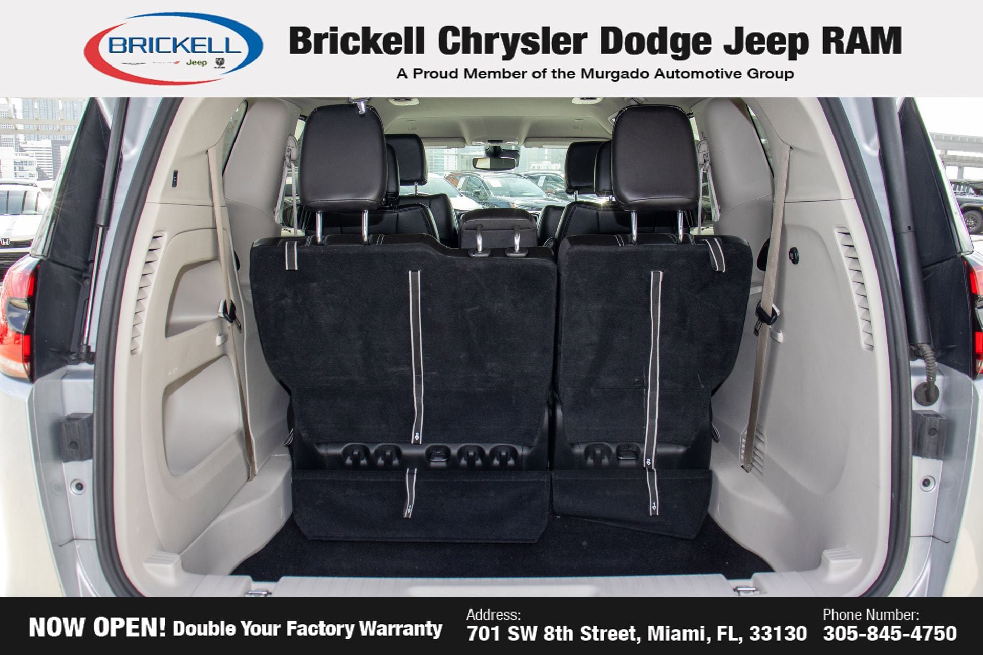Used 2024 Chrysler Pacifica Touring-L FWD image 9