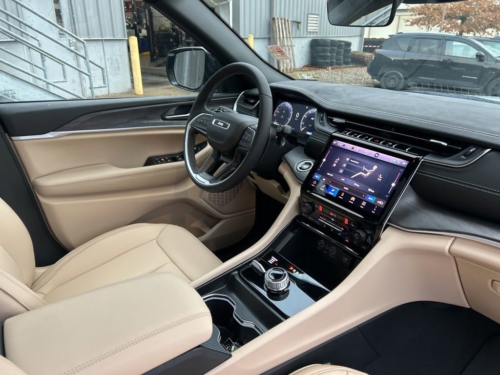 New 2025 Jeep Grand Cherokee Limited image 46