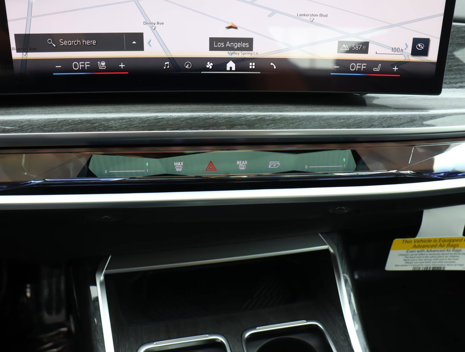 New 2026 BMW 750e xDrive w/ Premium Package image 24