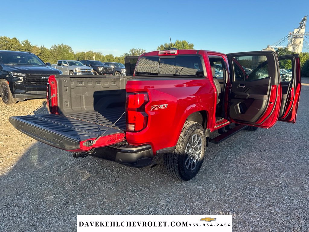 Used 2025 Chevrolet Colorado Z71 w/ Technology Package AWD/4WD image 37