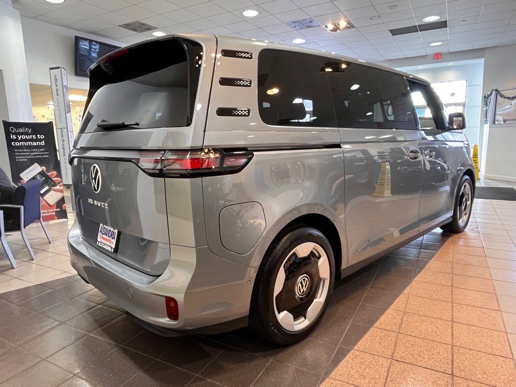 New 2025 Volkswagen ID. Buzz Pro S image 3