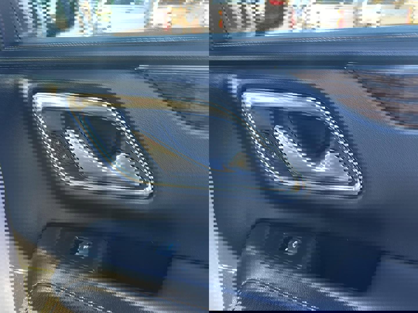 Used 2024 Chevrolet Suburban Premier image 31