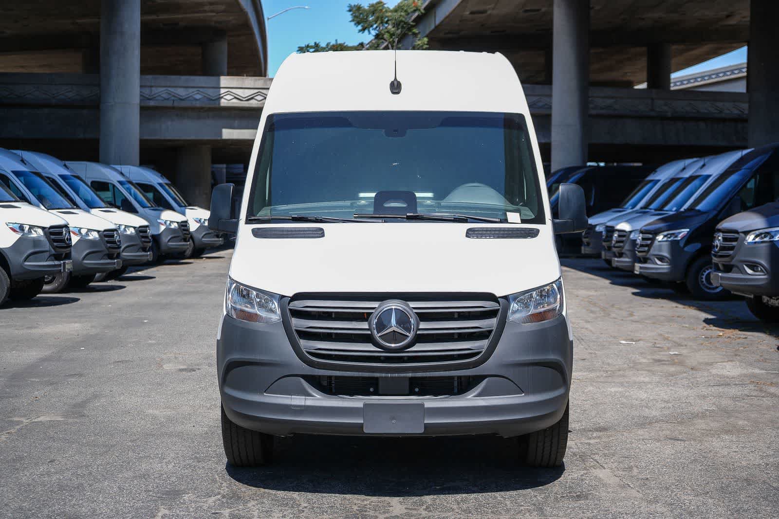 New 2025 Mercedes-Benz eSprinter 170 Cargo video 2