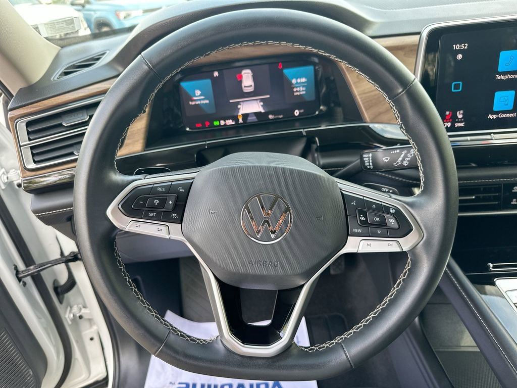 Used 2025 Volkswagen Atlas SE image 42