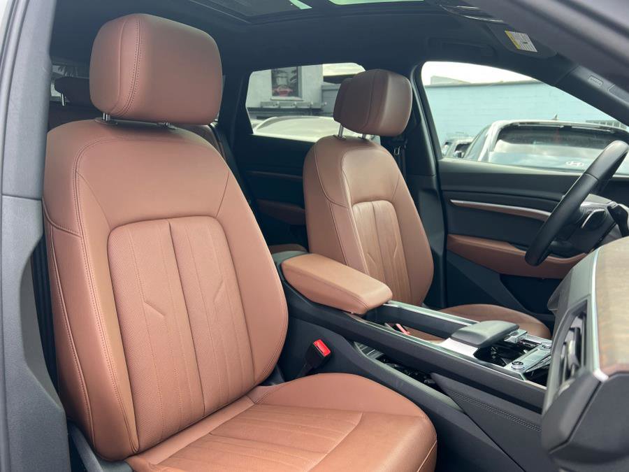 Used 2023 Audi e-tron Premium Plus w/ Premium Plus Package image 30