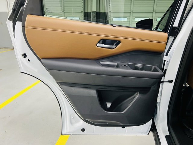 New 2025 Nissan Pathfinder Platinum image 31