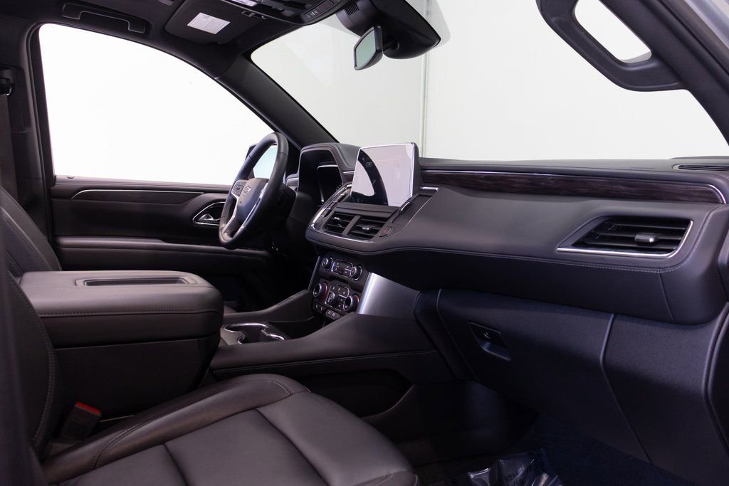 Used 2024 Chevrolet Suburban Z71 w/ Luxury Package image 24