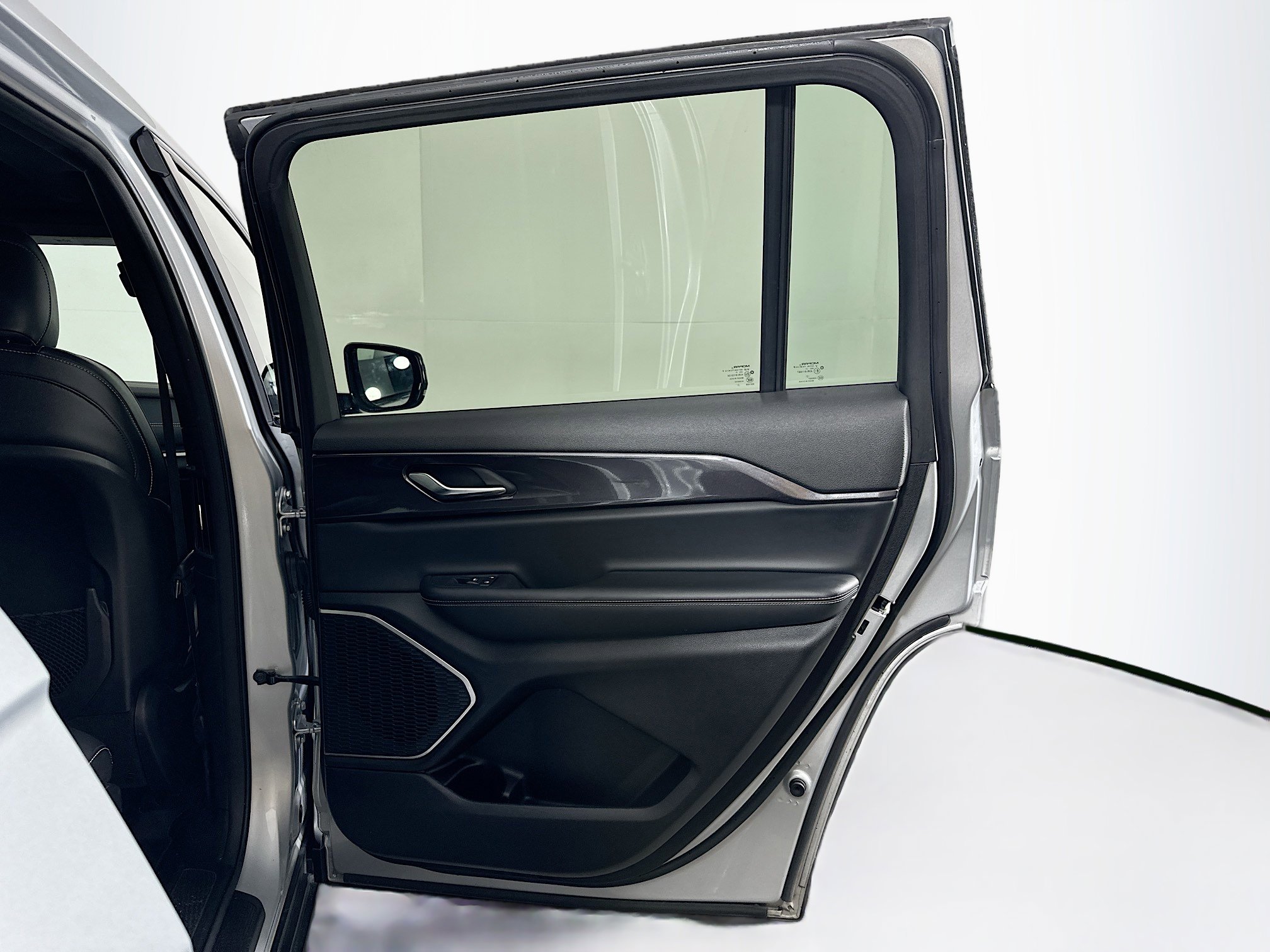 Used 2021 Jeep Grand Cherokee L Laredo image 32