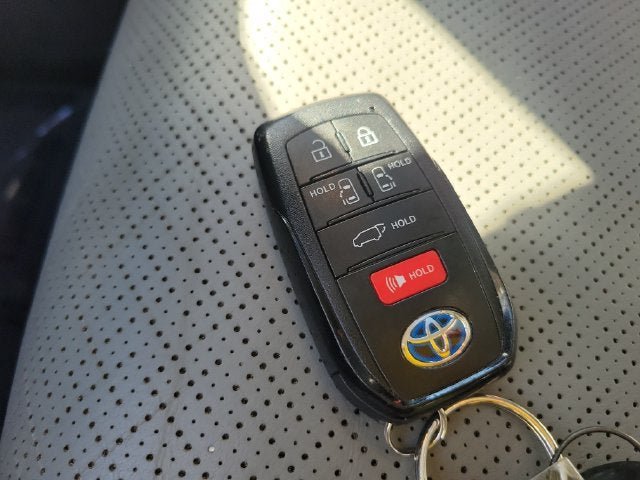 Used 2023 Toyota Sienna Limited FWD image 42