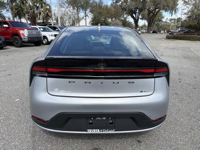Used 2025 Toyota Prius LE image 3