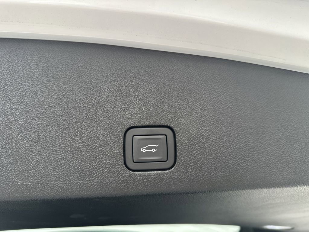 Certified 2025 Cadillac XT6 Sport w/ Technology Package AWD/4WD image 38