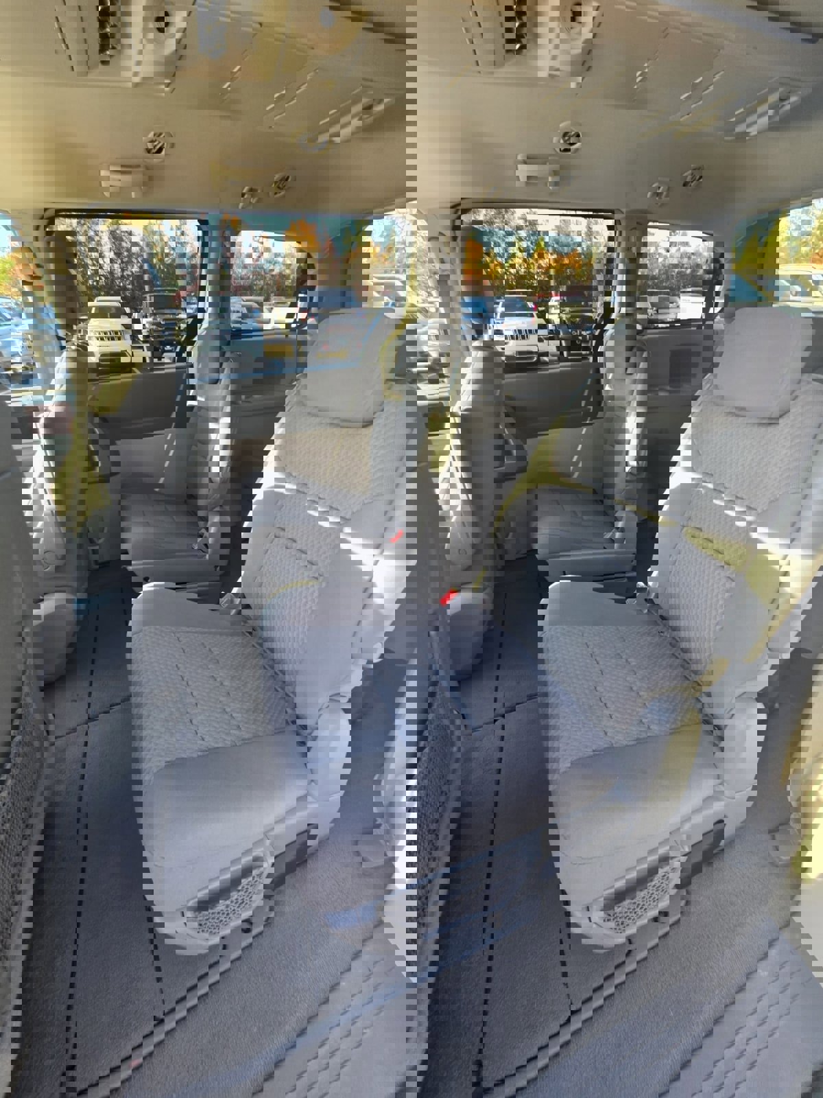 Used 2010 Chrysler Town & Country Touring FWD image 8