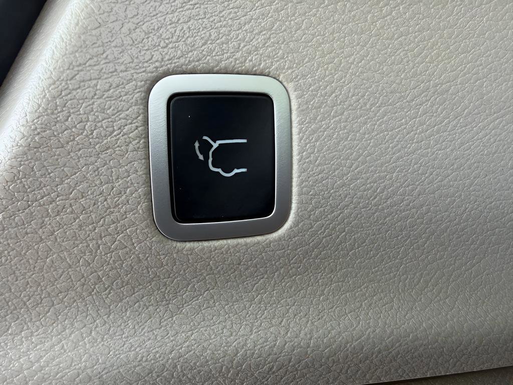 Used 2023 Chrysler Pacifica Touring-L image 9